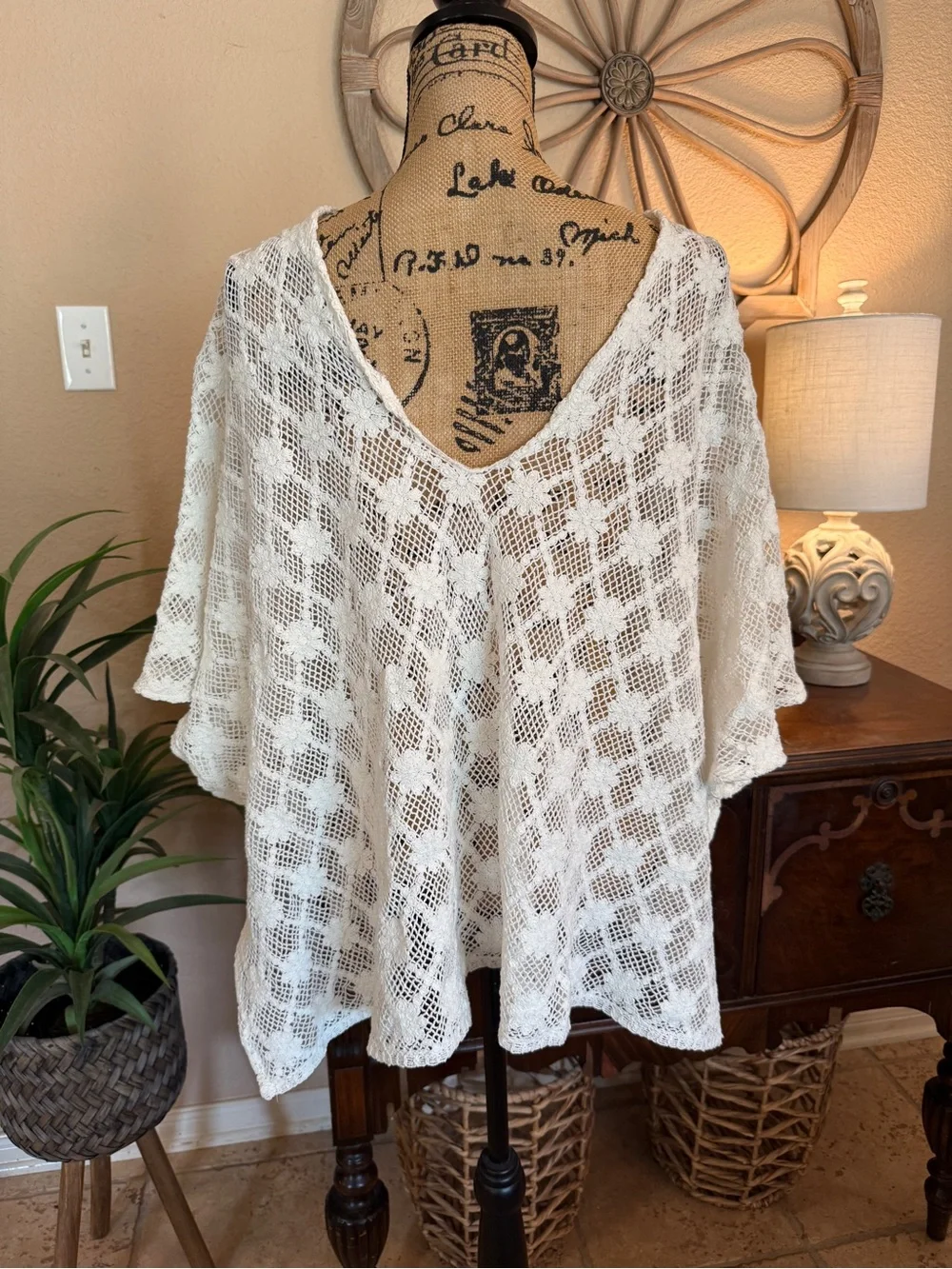 Coco + Carmen White Flower Crochet V-Neck Tunic One Size - Picture 12 of 12